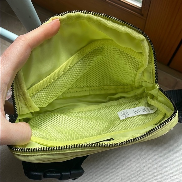 Lululemon Everywhere Lemon Lime Green Belt Bag Crossbody - Picture 12 of 15